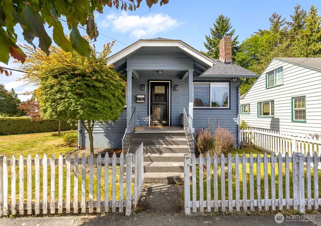 Single family home for sale at 105 Wells Ave N, Renton, WA 98057 | MLS# NWM2580177