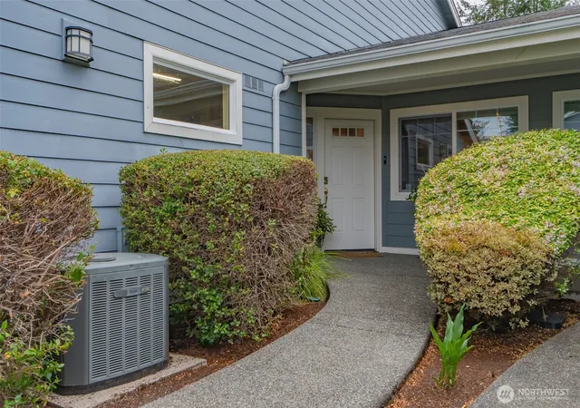 Photo 3 of Condo for sale at 160 E Soderberg Rd #L33, Allyn, WA 98524 | MLS# NWM2580184 | Listing updated on 2026-09-30