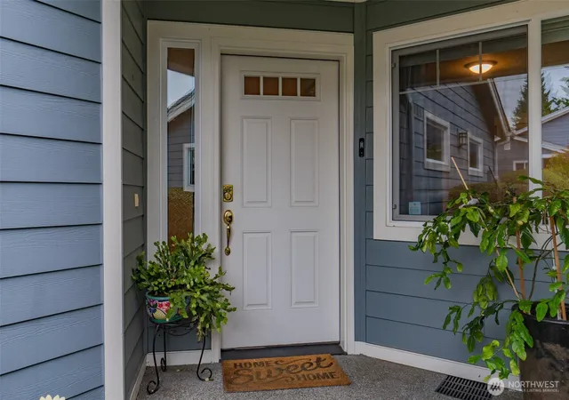 Photo 3 of Condo for sale at 160 E Soderberg Rd #L33, Allyn, WA 98524 | MLS# NWM2580184 | Listing updated on 2026-09-30