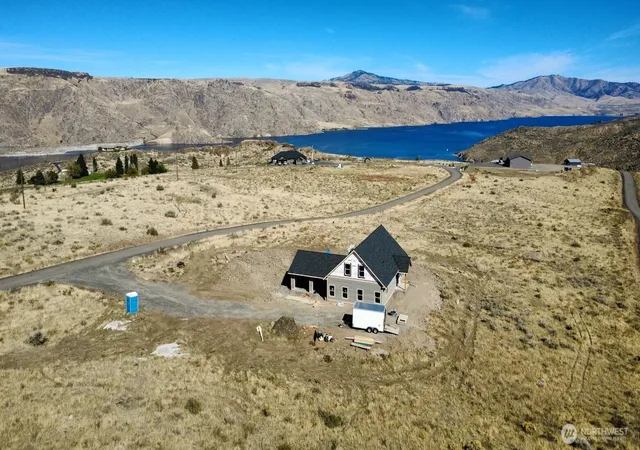 Photo 2 of Single family home for sale at 1675 Outer Range Dr E, Grand Coulee, WA 99133 | MLS# NWM2580190 | Listing updated on 2026-09-28