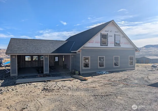 Photo 3 of Single family home for sale at 1675 Outer Range Dr E, Grand Coulee, WA 99133 | MLS# NWM2580190 | Listing updated on 2026-09-28