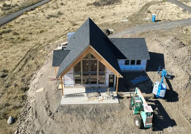 Photo 3 of Single family home for sale at 1675 Outer Range Dr E, Grand Coulee, WA 99133 | MLS# NWM2580190 | Listing updated on 2026-09-28