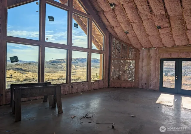 Photo 4 of Single family home for sale at 1675 Outer Range Dr E, Grand Coulee, WA 99133 | MLS# NWM2580190 | Listing updated on 2026-09-28