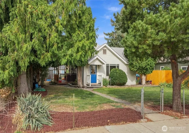 Photo 1 of Single family home for sale at 319 Nw C St, Ephrata, WA 98823 | MLS# NWM2580202 | Listing updated on 2026-09-24