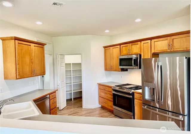 Photo 3 of Single family home for sale at 1023 Se Sentry Dr, College Place, WA 99324 | MLS# NWM2580208 | Listing updated on 2026-09-30