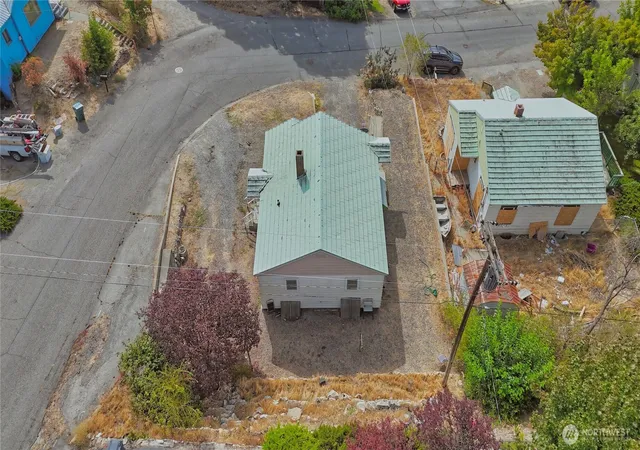 Photo 2 of Single family home for sale at 319 E Bartlett Ave, Omak, WA 98841 | MLS# NWM2580214 | Listing updated on 2026-09-25