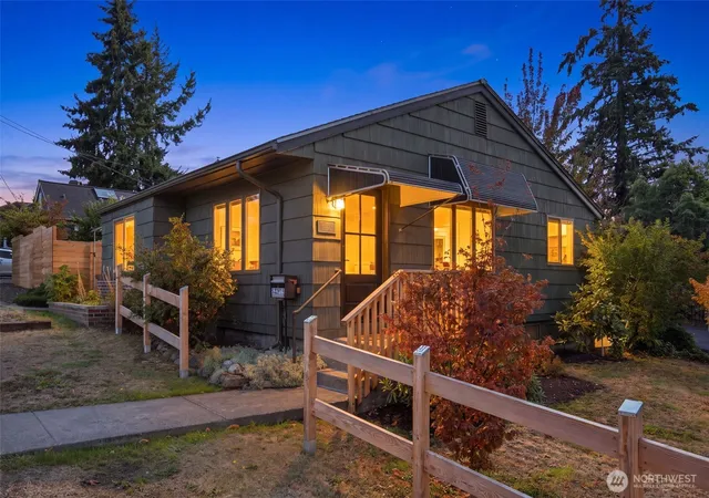 Photo 1 of Single family home for sale at 922 Pitt Ave, Bremerton, WA 98310 | MLS# NWM2580215 | Listing updated on 2026-09-19