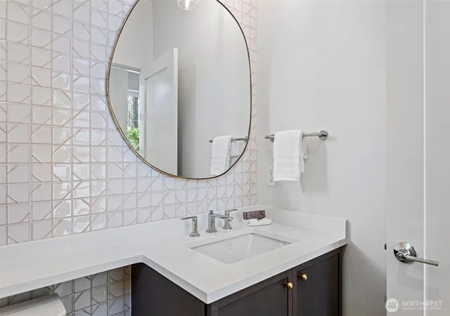 Photo 4 of Single family home for sale at 8039 Wallingford Ave N, Seattle, WA 98103 | MLS# NWM2580223 | Listing updated on 2026-10-01