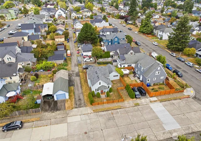 Photo 2 of Sale Pending at 1711 24th Street, Everett, WA 98201 | MLS# NWM2580229 | Listing updated on 2026-09-25