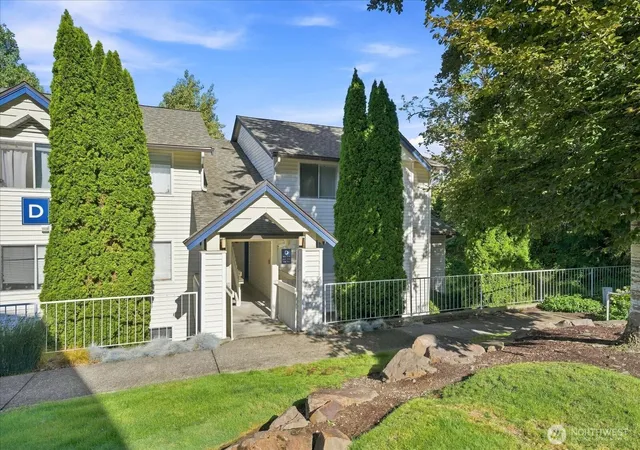 Photo 2 of Condo for sale at 5000 Lake Washington Blvd Ne #D304, Renton, WA 98056 | MLS# NWM2580236 | Listing updated on 2026-09-25
