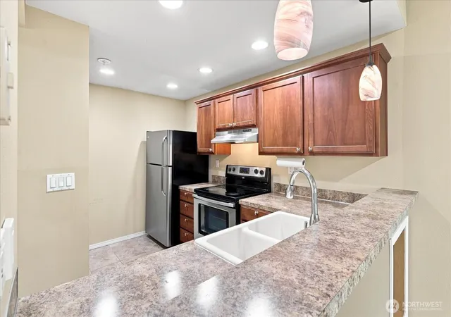 Photo 4 of Condo for sale at 5000 Lake Washington Blvd NE #D304, Renton, WA 98056 | MLS# NWM2580236 | Listing updated on 2026-09-25