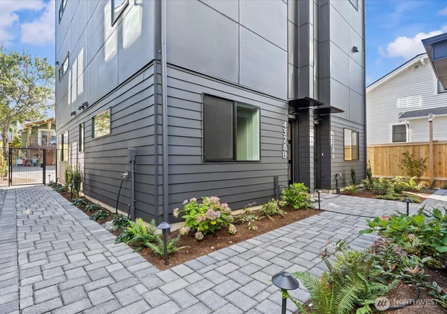 Photo 3 of Townhouse for sale at 4328 Woodlawn Ave N #A, Seattle, WA 98103 | MLS# NWM2580241 | Listing updated on 2026-10-01