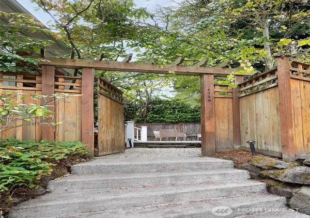 Photo 2 of Single family home for sale at 5728 Woodlawn Ave N, Seattle, WA 98103 | MLS# NWM2580242 | Listing updated on 2026-10-02