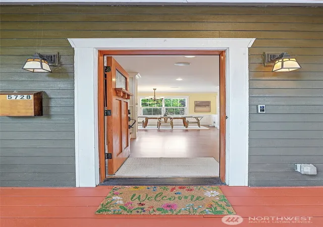 Photo 3 of Single family home for sale at 5728 Woodlawn Ave N, Seattle, WA 98103 | MLS# NWM2580242 | Listing updated on 2026-10-02