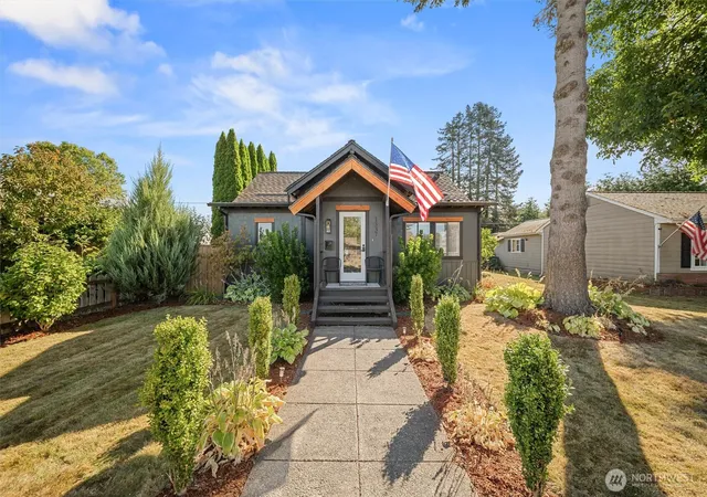 Photo 1 of Single family home for sale at 1337 Pioneer St, Enumclaw, WA 98022 | MLS# NWM2580243 | Listing updated on 2026-09-24