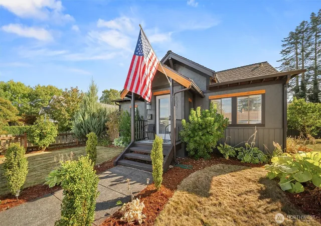 Photo 2 of Single family home for sale at 1337 Pioneer St, Enumclaw, WA 98022 | MLS# NWM2580243 | Listing updated on 2026-09-24