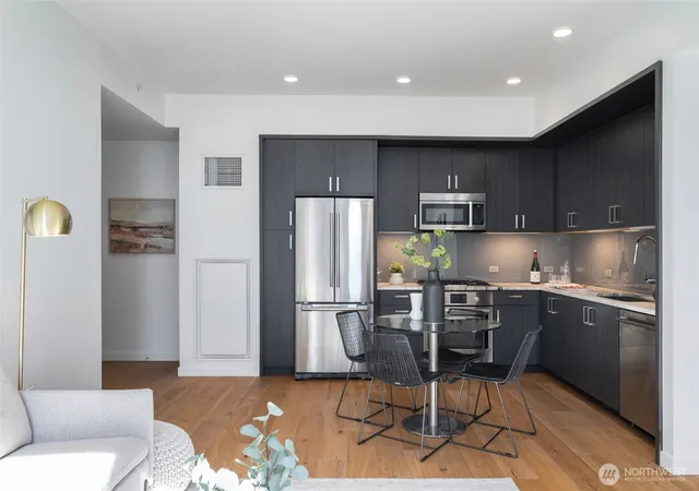 Photo 4 of Condo for sale at 1321 Seneca St #604, Seattle, WA 98101 | MLS# NWM2580251 | Listing updated on 2026-10-01