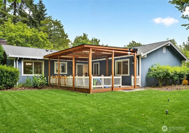 Photo 1 of Single family home for sale at 11527 113th Place Ne, Kirkland, WA 98033 | MLS# NWM2580276 | Listing updated on 2026-09-27