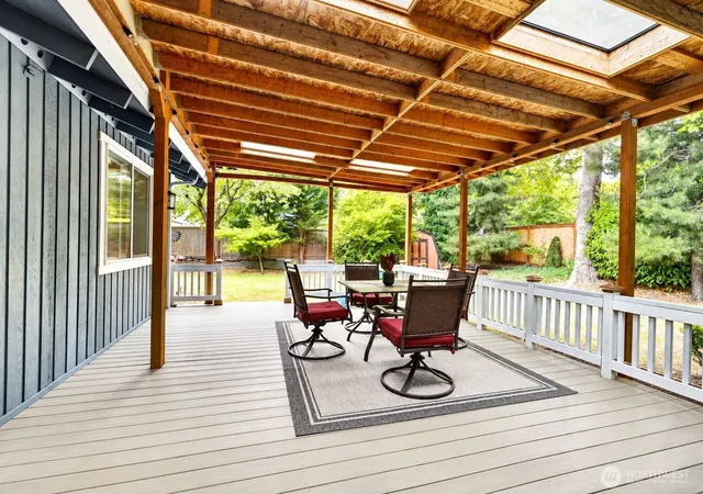 Photo 2 of Single family home for sale at 11527 113th Place Ne, Kirkland, WA 98033 | MLS# NWM2580276 | Listing updated on 2026-09-27