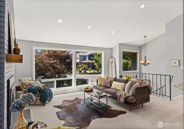 Photo 4 of Single family home for sale at 7622 130th Avenue NE, Kirkland, WA 98033 | MLS# NWM2580285 | Listing updated on 2026-10-03
