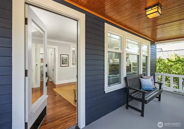 Photo 2 of Single family home for sale at 135 Ne 53rd Street, Seattle, WA 98105 | MLS# NWM2580293 | Listing updated on 2026-10-01