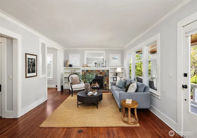 Photo 3 of Single family home for sale at 135 Ne 53rd Street, Seattle, WA 98105 | MLS# NWM2580293 | Listing updated on 2026-10-01