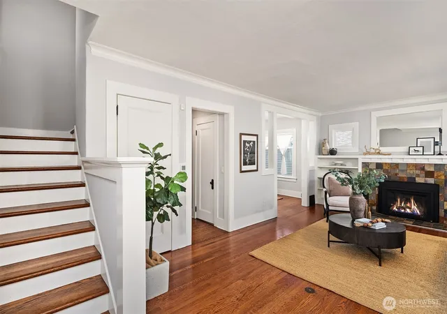 Photo 3 of Single family home for sale at 135 NE 53rd Street, Seattle, WA 98105 | MLS# NWM2580293 | Listing updated on 2026-10-01