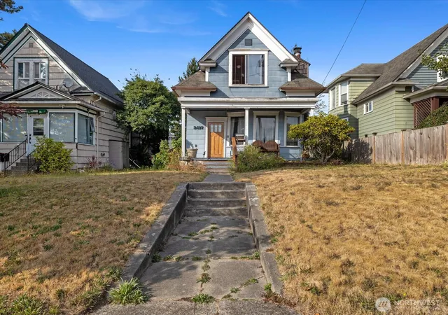 Photo 1 of Sale Pending at 2407 Everett Ave, Everett, WA 98201 | MLS# NWM2580305 | Listing updated on 2026-10-01