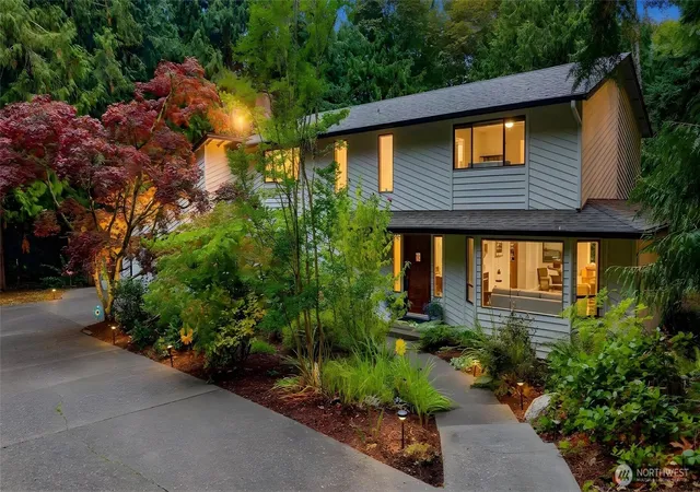 Photo 2 of Single family home for sale at 121 N 39th Place, Mount Vernon, WA 98273 | MLS# NWM2580308 | Listing updated on 2026-10-01
