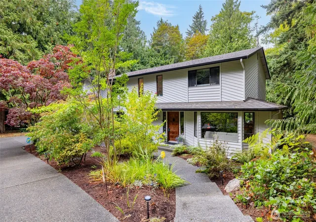 Single family home for sale at 121 N 39th Place, Mount Vernon, WA 98273 | MLS# NWM2580308