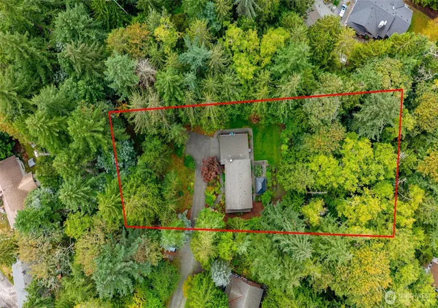 Photo 3 of Single family home for sale at 121 N 39th Place, Mount Vernon, WA 98273 | MLS# NWM2580308 | Listing updated on 2026-10-01