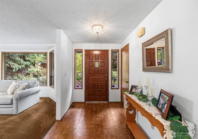 Photo 3 of Single family home for sale at 121 N 39th Place, Mount Vernon, WA 98273 | MLS# NWM2580308 | Listing updated on 2026-10-01