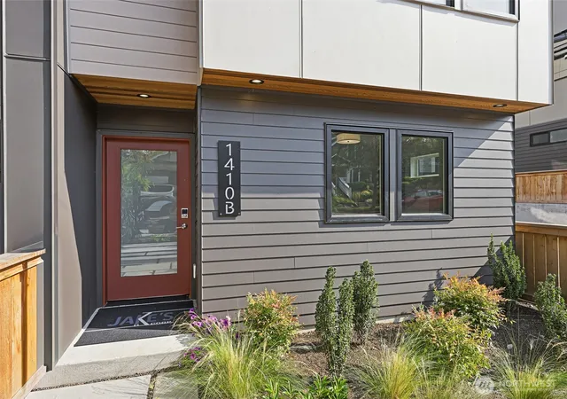 Photo 3 of Sale Pending at 1410 N 47th Street #B, Seattle, WA 98103 | MLS# NWM2580335 | Listing updated on 2026-10-03