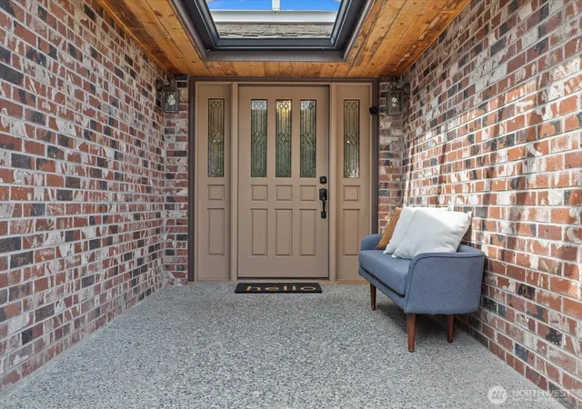 Photo 2 of Single family home for sale at 5032 Narbeck Ave, Everett, WA 98203 | MLS# NWM2580350 | Listing updated on 2026-10-01