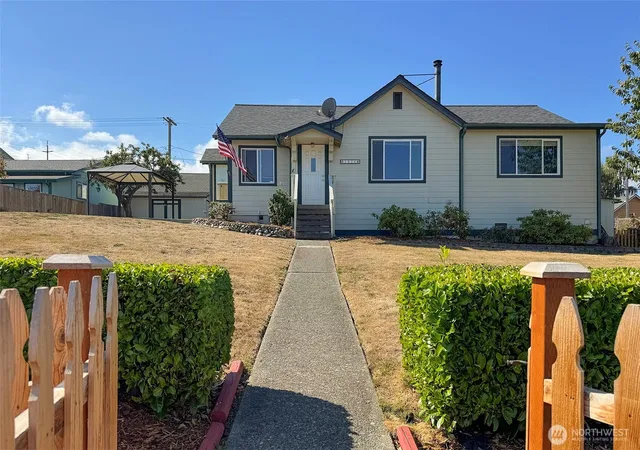 Photo 4 of Single family home for sale at 1026 E 6th Street, Port Angeles, WA 98362 | MLS# NWM2580378 | Listing updated on 2026-09-25