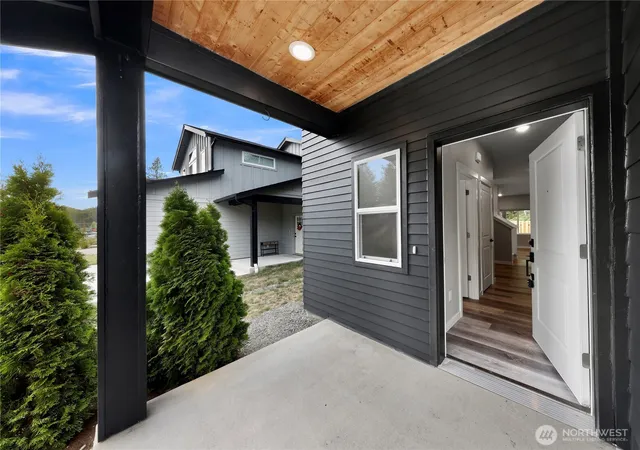 Photo 2 of Single family home for sale at 2862 Sandwood Ln, Blaine, WA 98230 | MLS# NWM2580386 | Listing updated on 2026-09-24