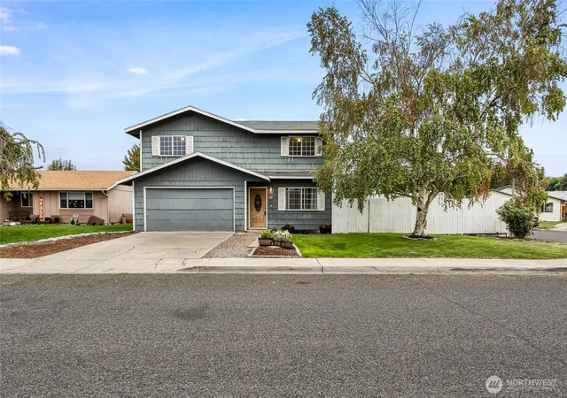 Single family home for sale at 1711 S 66th Avenue, Yakima, WA 98908 | MLS# NWM2580389