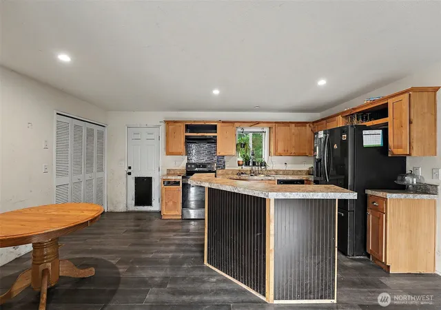 Photo 2 of Manufactured home for sale at 9210 147th Street Ct Nw, Gig Harbor, WA 98329 | MLS# NWM2580428 | Listing updated on 2026-09-23