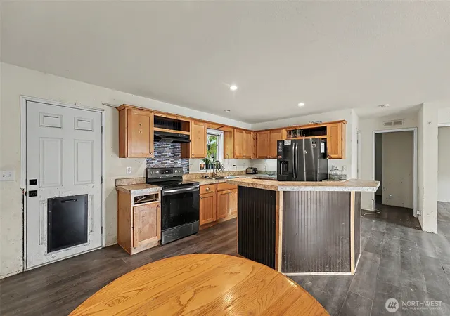 Photo 3 of Manufactured home for sale at 9210 147th Street Ct Nw, Gig Harbor, WA 98329 | MLS# NWM2580428 | Listing updated on 2026-09-23