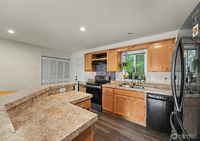 Photo 3 of Manufactured home for sale at 9210 147th Street Ct NW, Gig Harbor, WA 98329 | MLS# NWM2580428 | Listing updated on 2026-09-23
