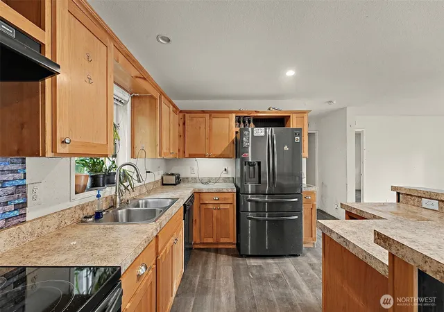 Photo 4 of Manufactured home for sale at 9210 147th Street Ct NW, Gig Harbor, WA 98329 | MLS# NWM2580428 | Listing updated on 2026-09-23
