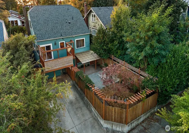 Photo 2 of Single family home for sale at 7530 Roosevelt Wy Ne, Seattle, WA 98115 | MLS# NWM2580438 | Listing updated on 2026-10-01