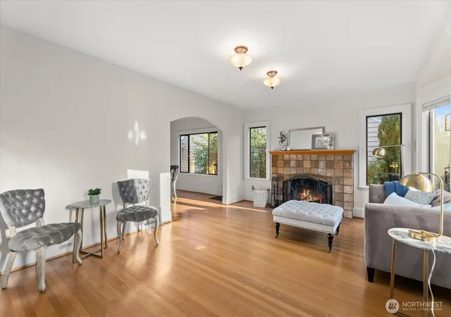 Photo 3 of Single family home for sale at 7530 Roosevelt Wy NE, Seattle, WA 98115 | MLS# NWM2580438 | Listing updated on 2026-10-01