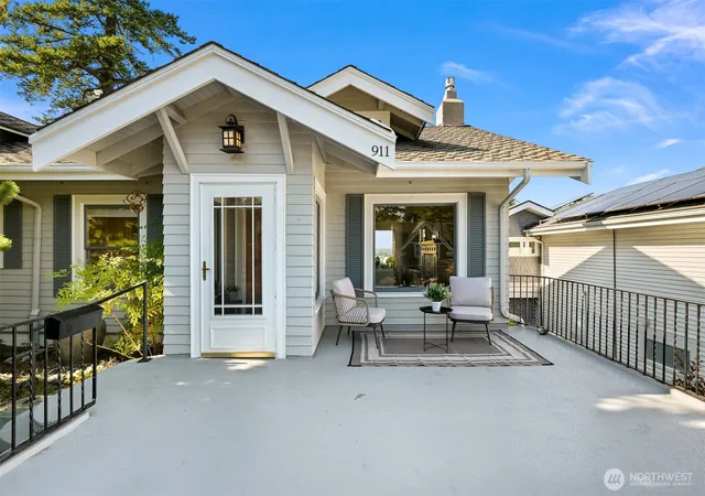 Photo 3 of Sale Pending at 911 Jersey St, Bellingham, WA 98225 | MLS# NWM2580448 | Listing updated on 2026-09-25
