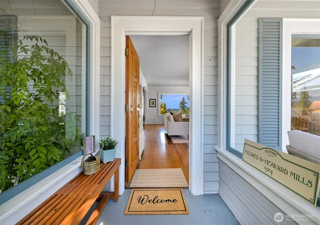 Photo 4 of Sale Pending at 911 Jersey St, Bellingham, WA 98225 | MLS# NWM2580448 | Listing updated on 2026-09-25