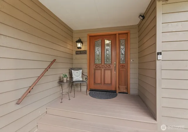 Photo 3 of Sale Pending at 4604 332nd Avenue Se, Fall City, WA 98024 | MLS# NWM2580450 | Listing updated on 2026-09-25