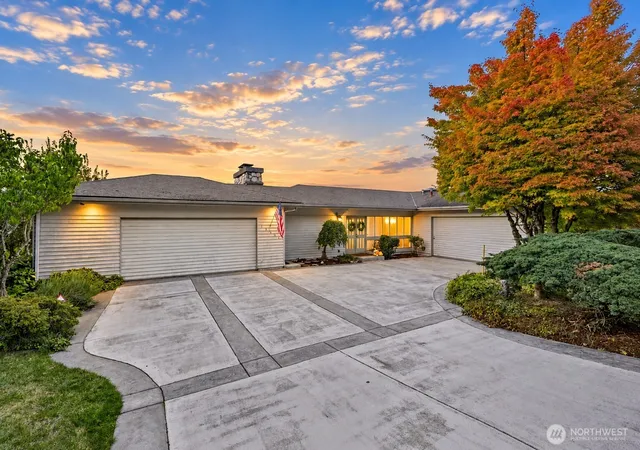 Photo 2 of Single family home for sale at 14548 Se 51st Street, Bellevue, WA 98006 | MLS# NWM2580458 | Listing updated on 2026-10-02