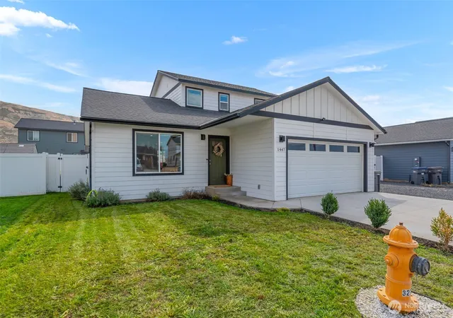 Photo 3 of Sale Pending at 1447 Curtis Dr, Rock Island, WA 98850 | MLS# NWM2580459 | Listing updated on 2026-09-25