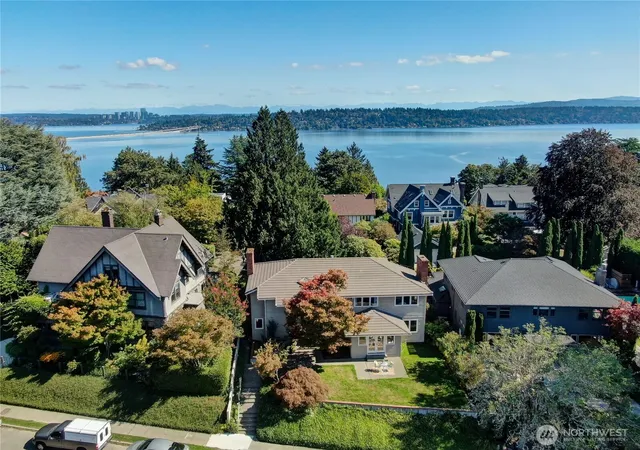 Photo 2 of Sale Pending at 2712 Mount Saint Helens Pl S, Seattle, WA 98144 | MLS# NWM2580465 | Listing updated on 2026-09-17