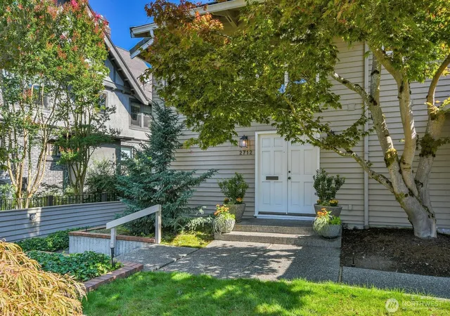 Photo 3 of Sale Pending at 2712 Mount Saint Helens Pl S, Seattle, WA 98144 | MLS# NWM2580465 | Listing updated on 2026-09-17